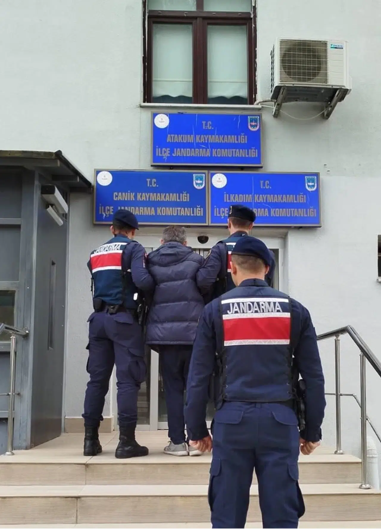 Samsun'da hırsızlık suçundan 19 yıl hapis cezası bulunan firari yakalandı