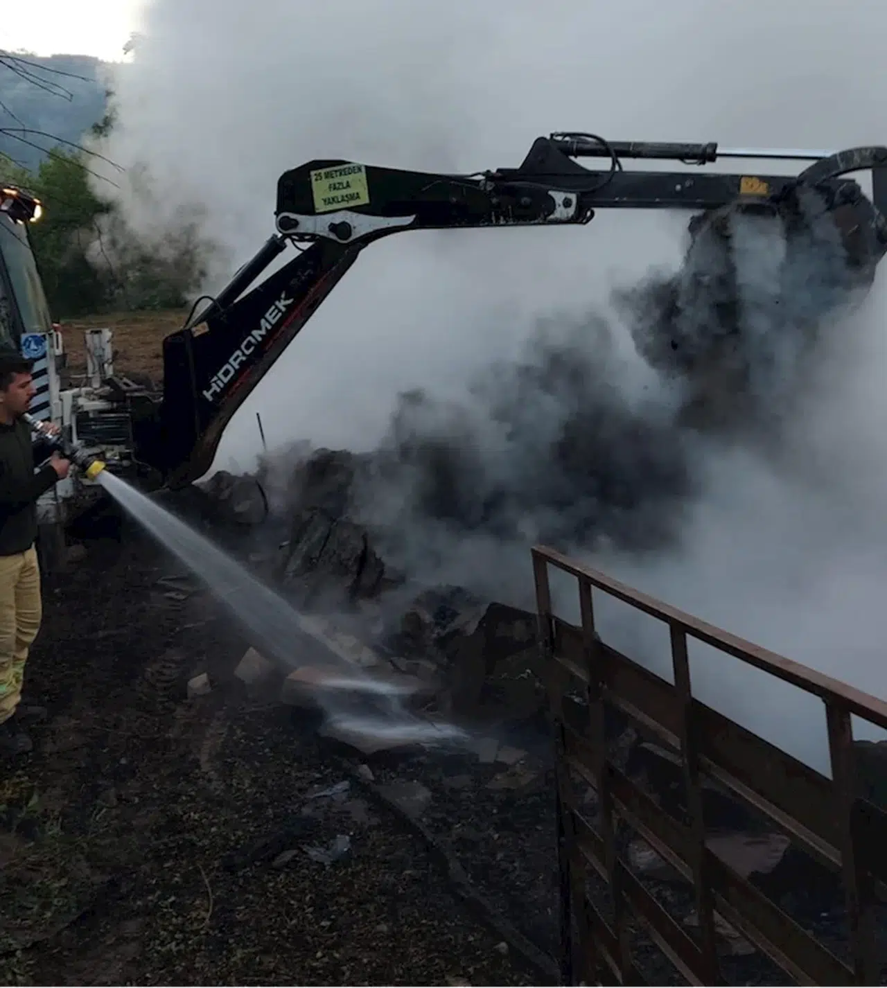 Gerze’de çıkan yangında bir ev yandı