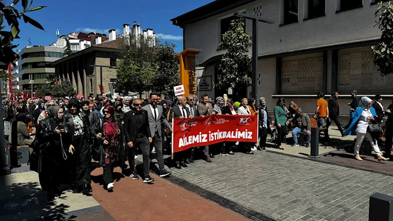Trabzon'da "Ailemiz İstikbalimiz" yürüyüşü gerçekleştirildi