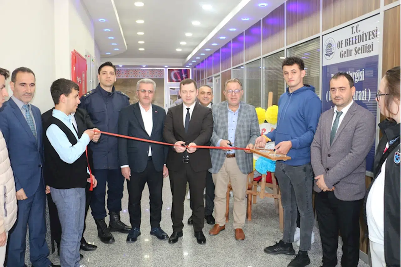 Of'ta özel öğrencilerin yaptıkları eserlerin yer aldığı sergi açıldı