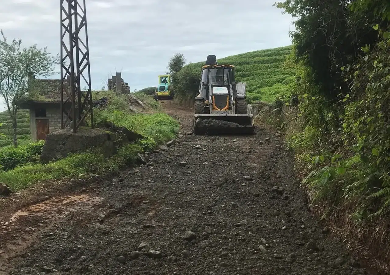 Kalkandere'de dağ yolu düzenlemeleri devam ediyor