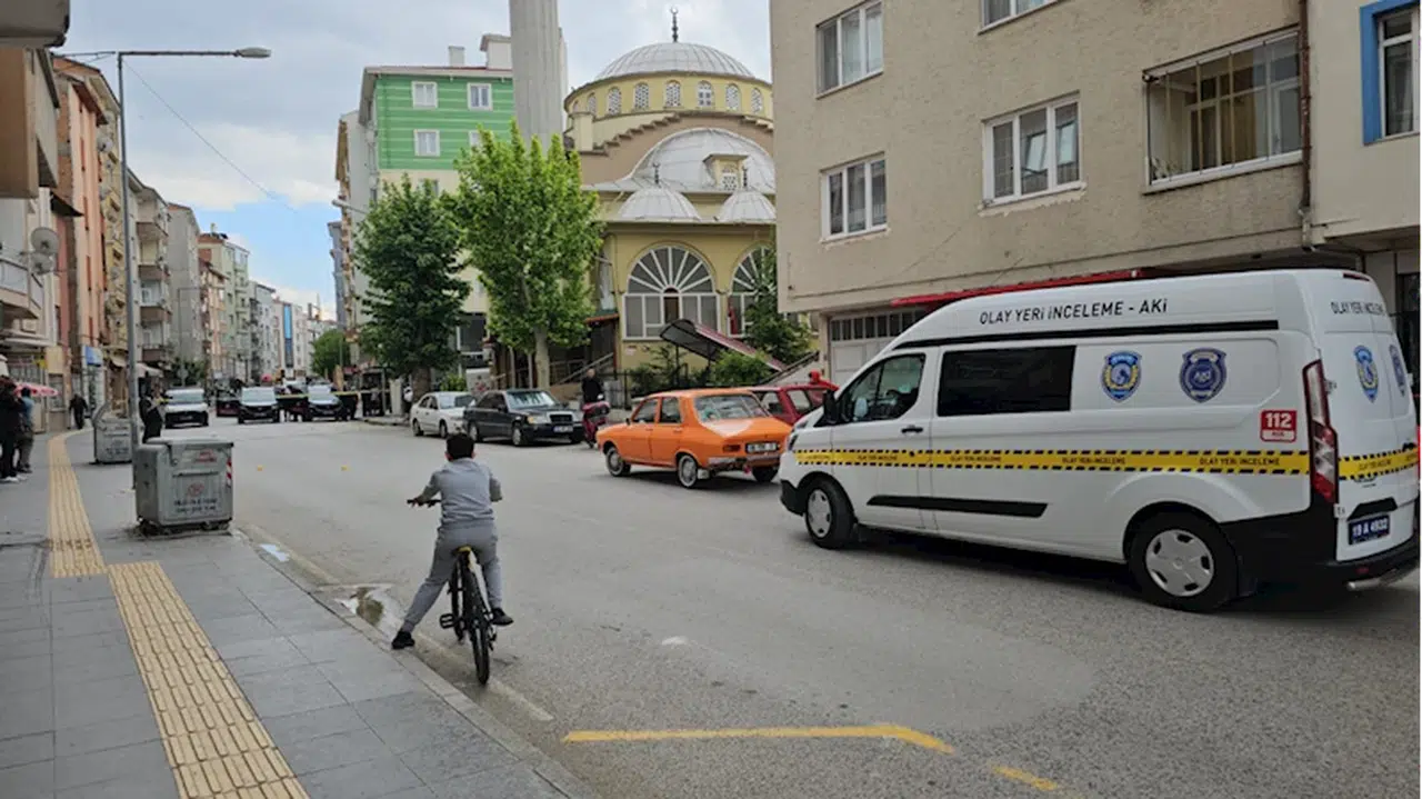 Çorum'da iki grup arasındaki silahlı çatışma güvenlik kamerasına yansıdı