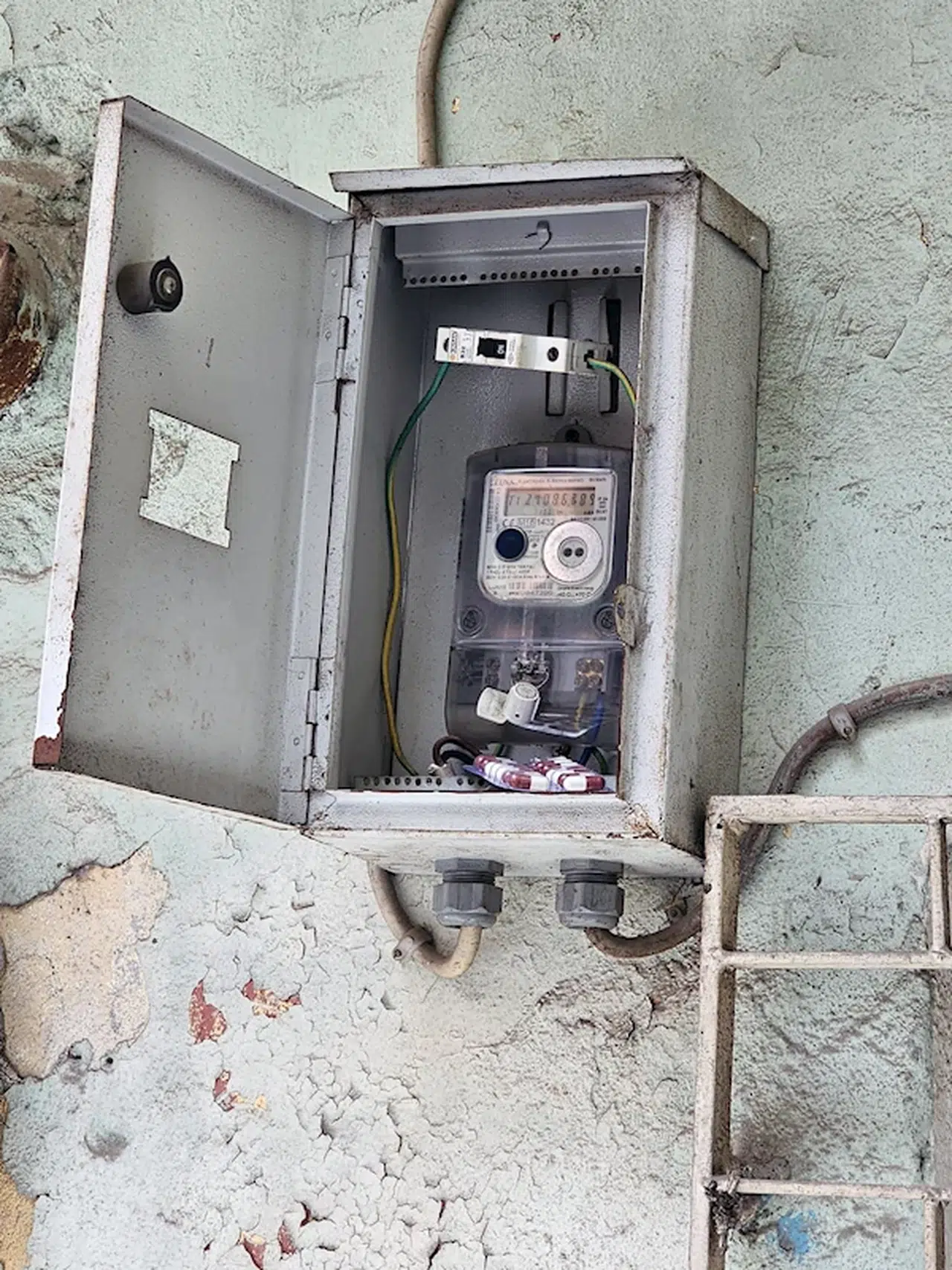 Elektrik panosundan 935 uyuşturucu hap çıktı