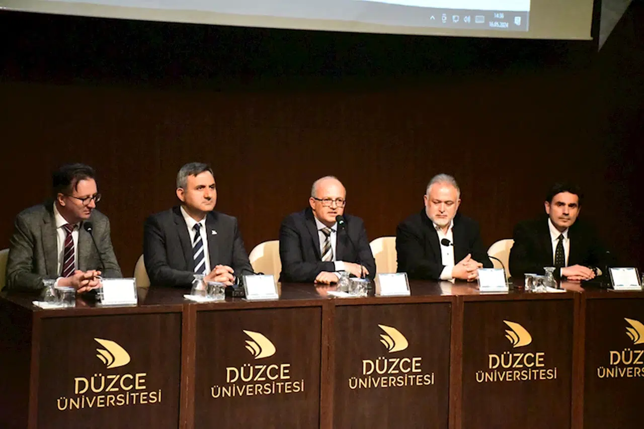 TÜRKSAT Uydu Hizmetleri Genel Müdür Yardımcısı Demirel, Düzce'de panelde konuştu: