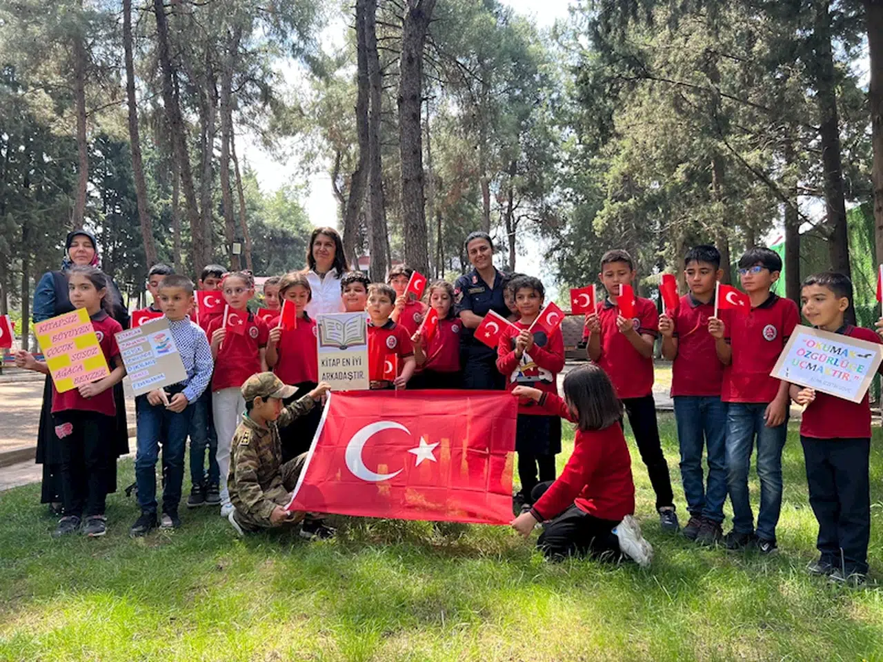 Jandarmadan kitap okuma etkinliği