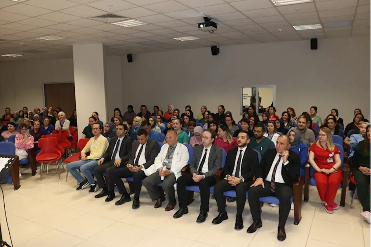 Kastamonu'da doktor ve hastane çalışanları hemşire ve ebeler için klip hazırladı