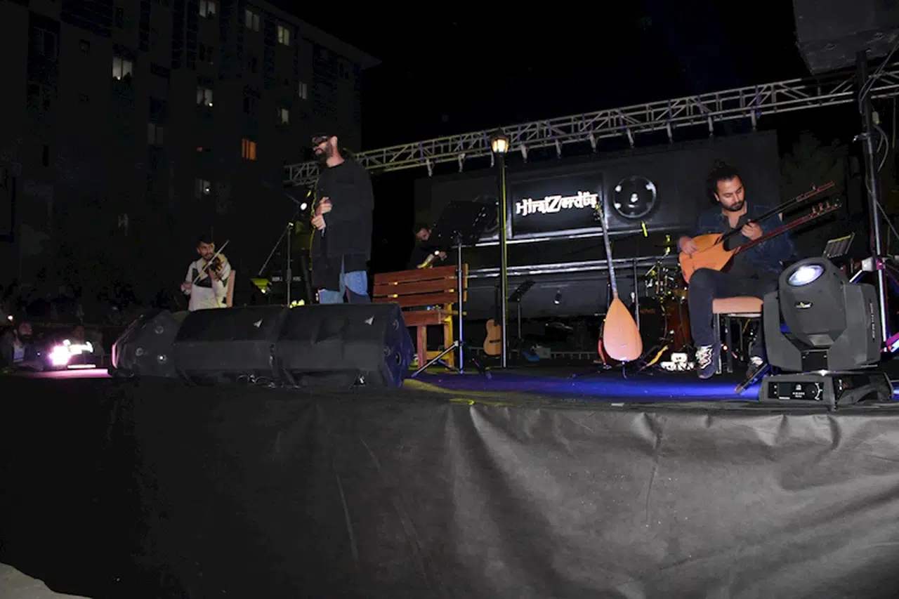 Malatya'da depremzedeler için konser düzenlendi