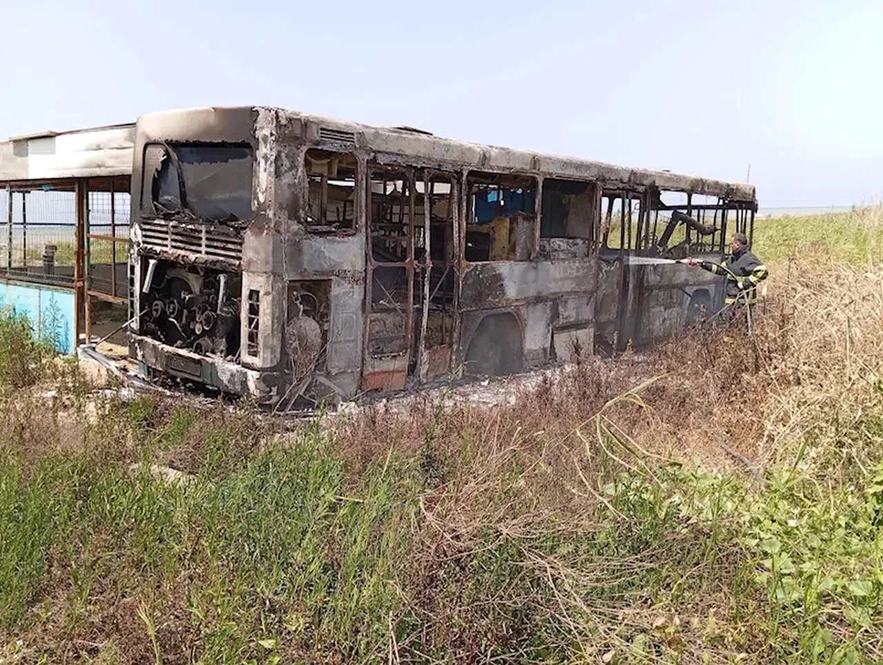 Hatay’da balık ekmek minibüsü küle döndü  