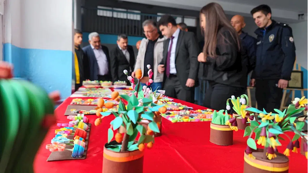 Oğuzlar'da "Gençlik Haftası" konulu resim sergisi açıldı