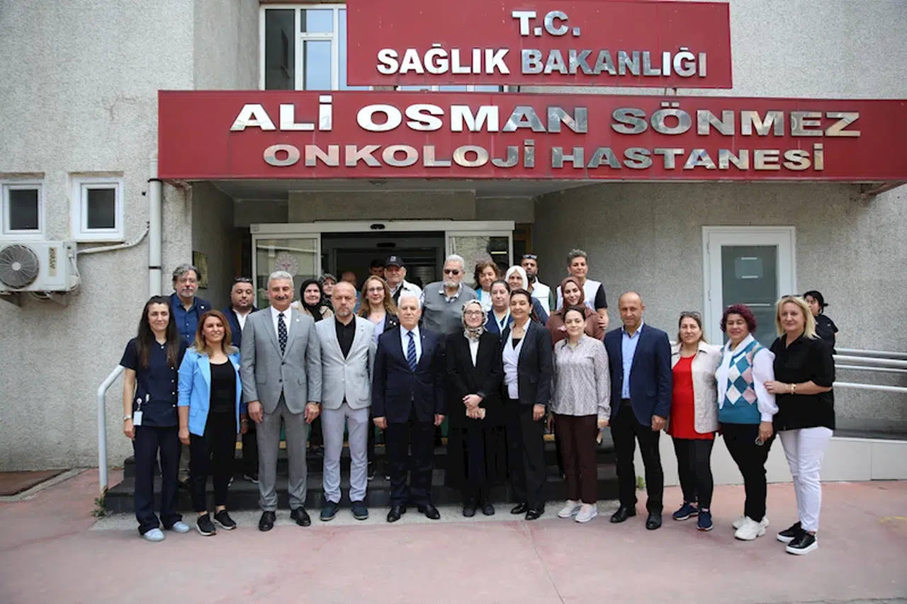 Büyükşehir Belediye Başkanı Bozbey,  Bursa Ali Osman Sönmez Onkoloji Hastanesi'ni ziyaret etti 
