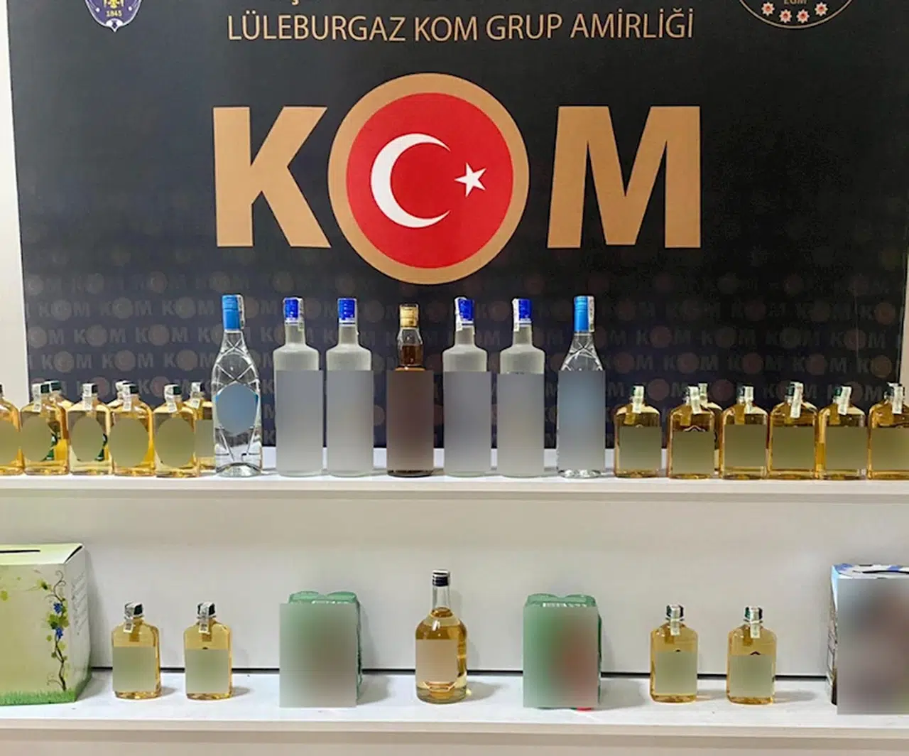  Şüphe üzerine aranan otomobilde kaçak içki ele geçirildi