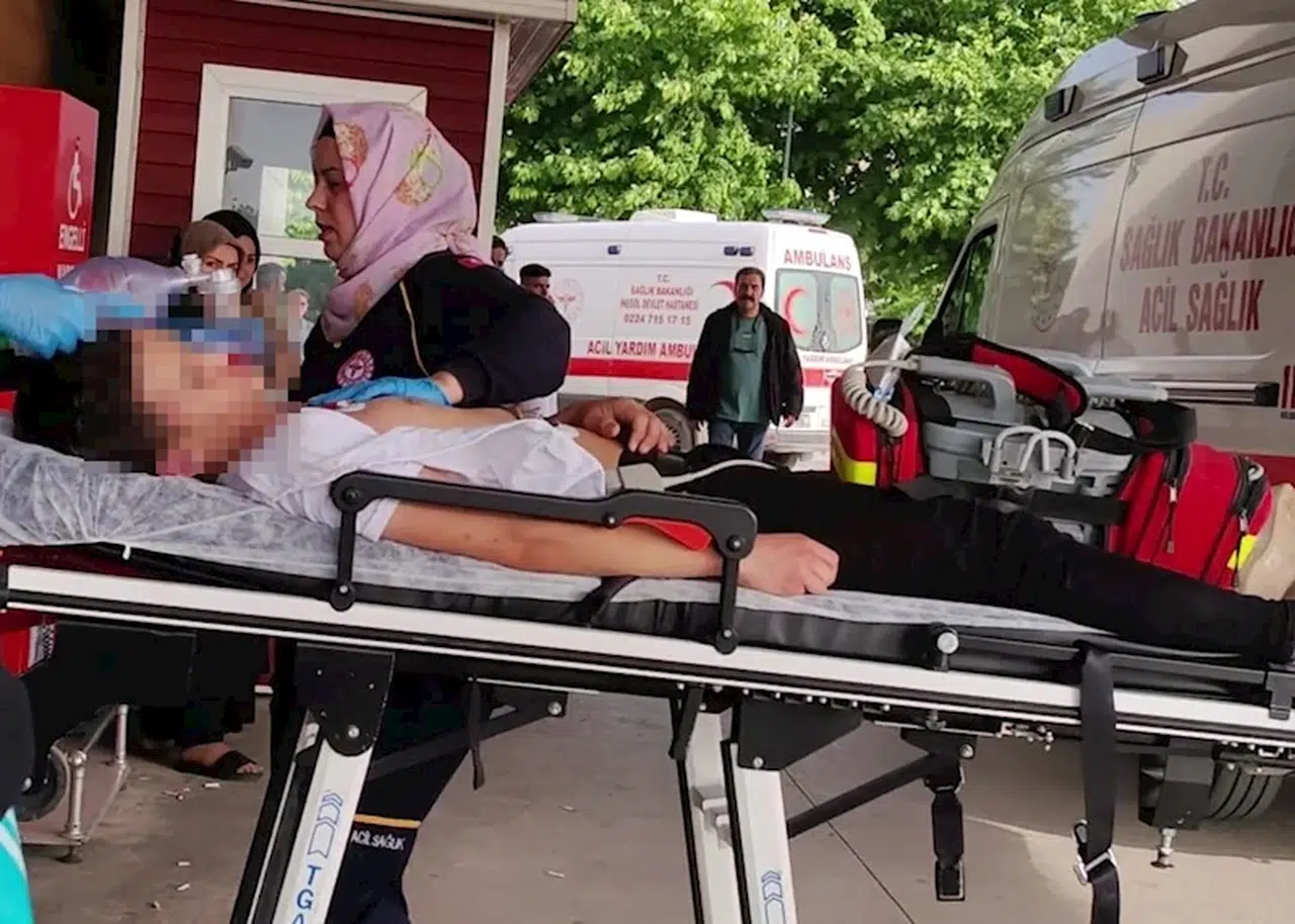 Gençlerin sosyal medyadaki tartışması sokakta kavgaya dönüştü: 1 ağır yaralı