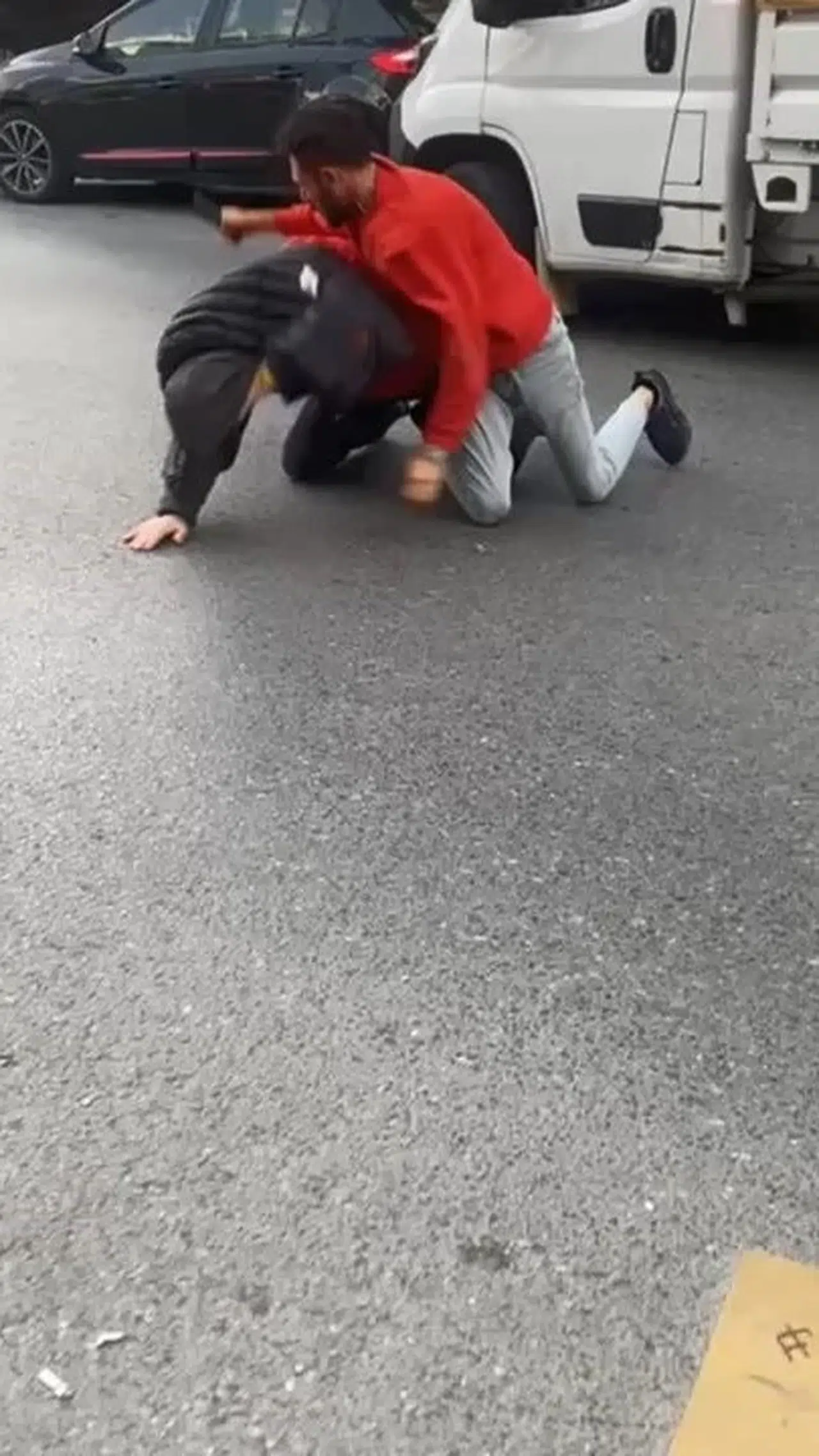 İstanbul- Esenyurt'ta yol verme kavgasında motokurye bıçaklandı 