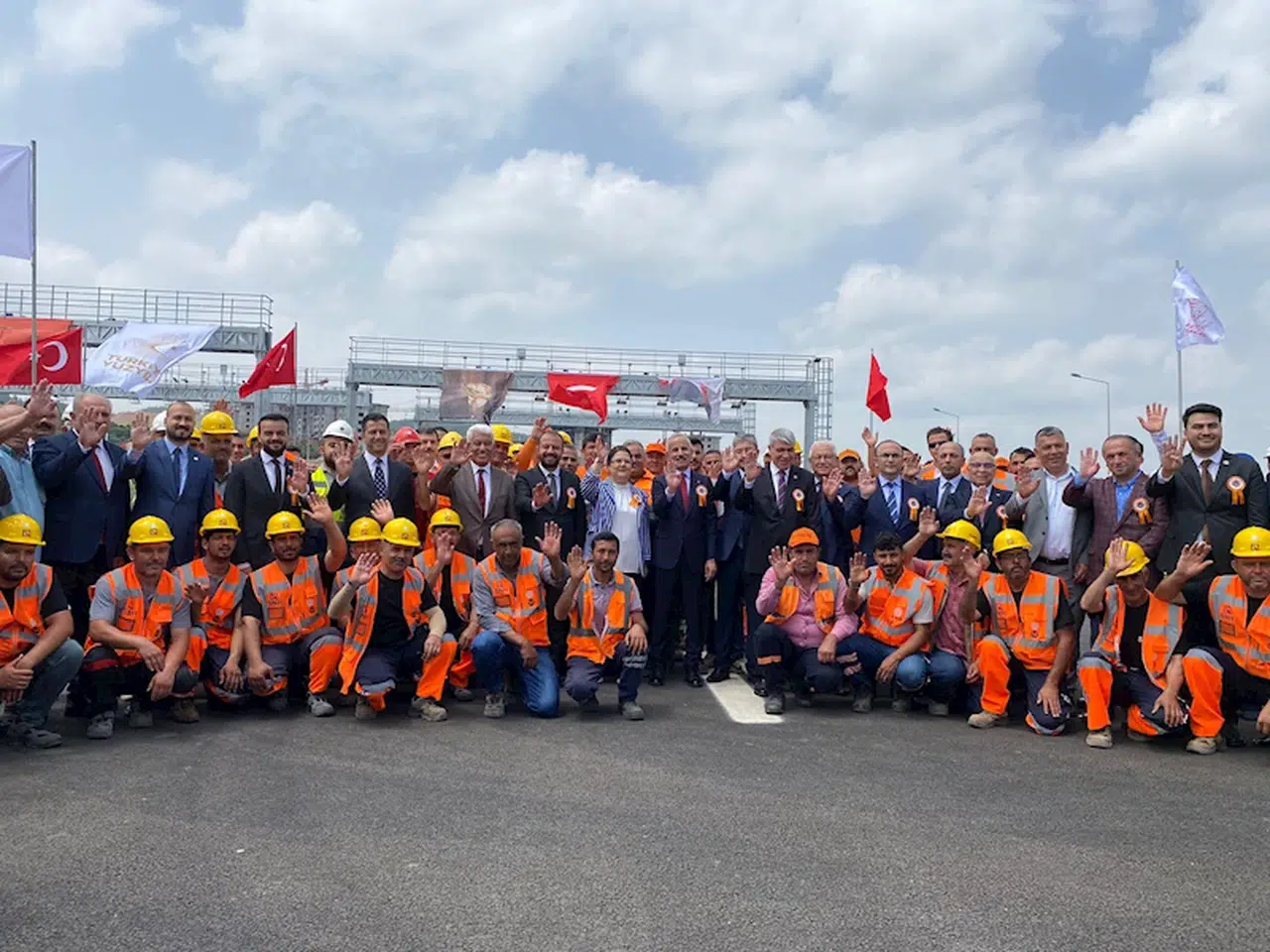 Bakan Uraloğlu: Ülkemizin güçlü bir ekonomiye sahip olması için dev yatırımları hayata geçiriyoruz