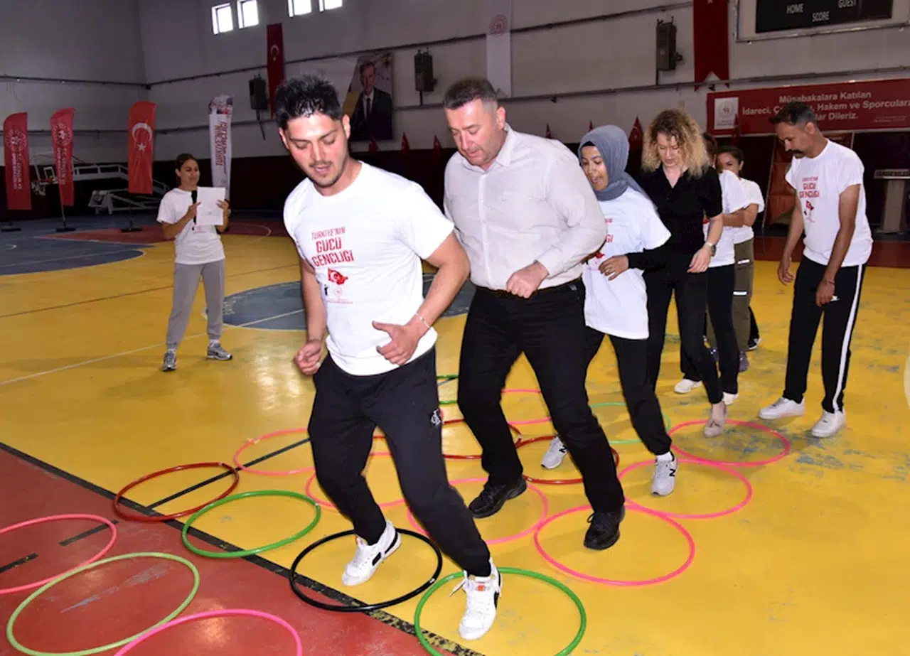 Gençlik Haftası'nda sporcular aileriyle yarıştı