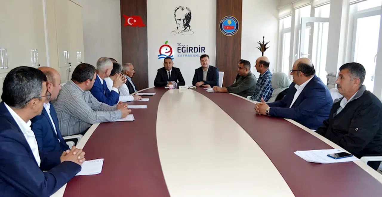 Eğirdir Kaymakamı Adem Çelik, muhtarlarla tanıştı