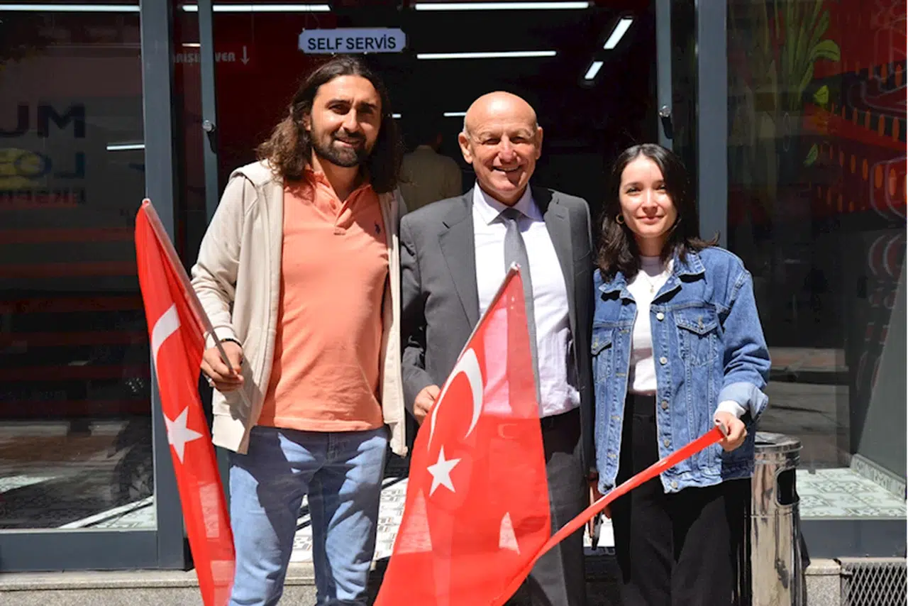 Terme'de "19 Mayıs" dolayısıyla vatandaşlara Türk bayrakları dağıtıldı