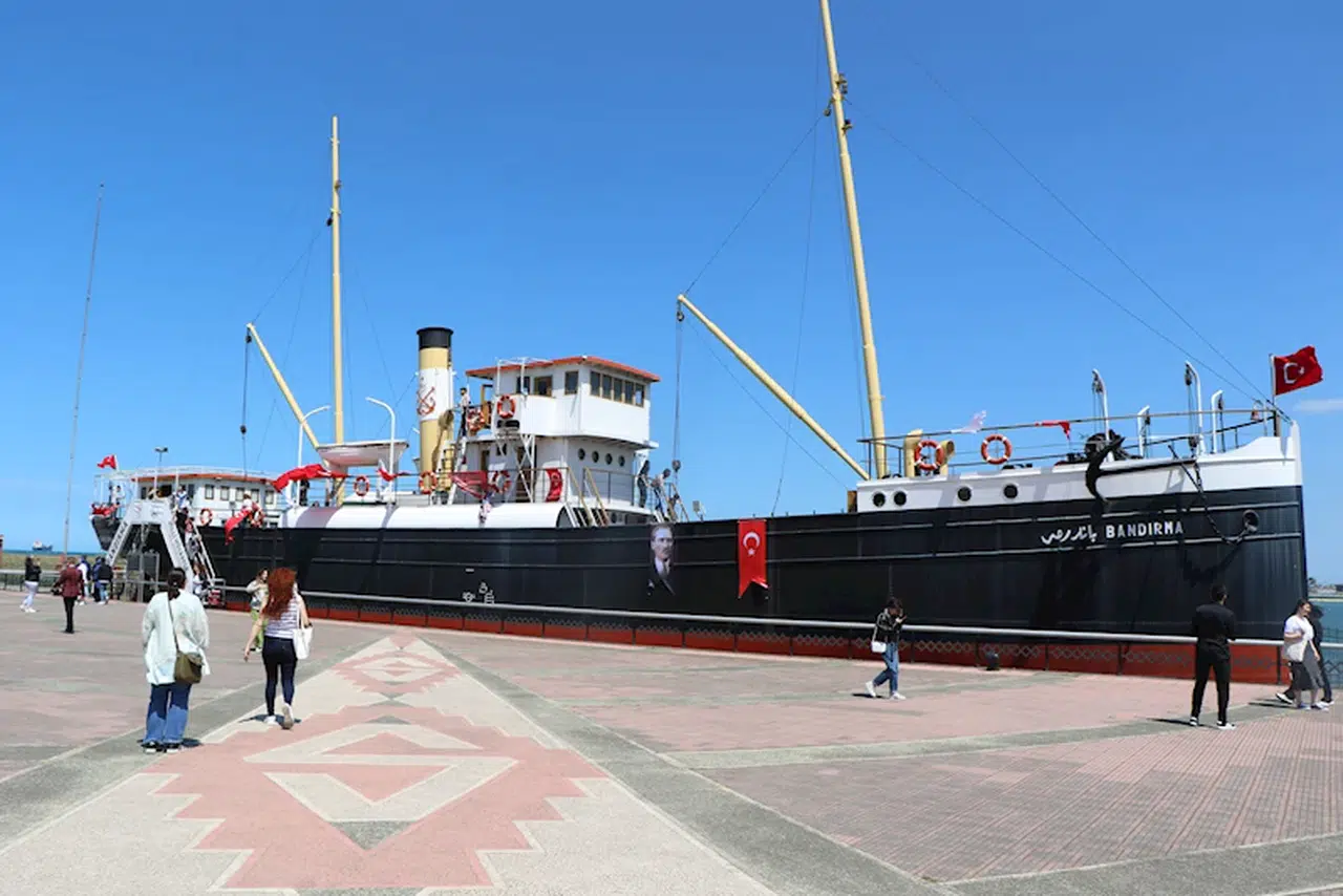 Bandırma Vapuru'na ziyaretçi akını