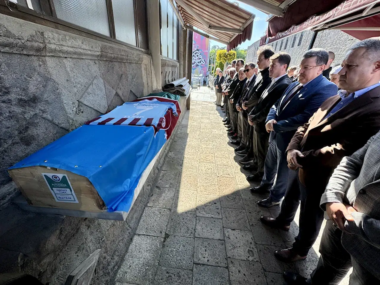 Trabzonspor'un ilk resmi golünü atan Osman Türk, son yolculuğuna uğurlandı 