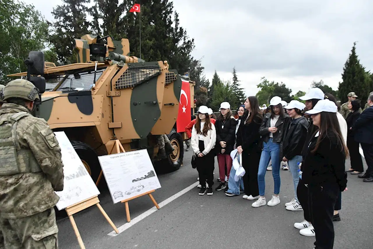 Tekirdağ'da lise öğrencileri, kışlada ağırlandı
