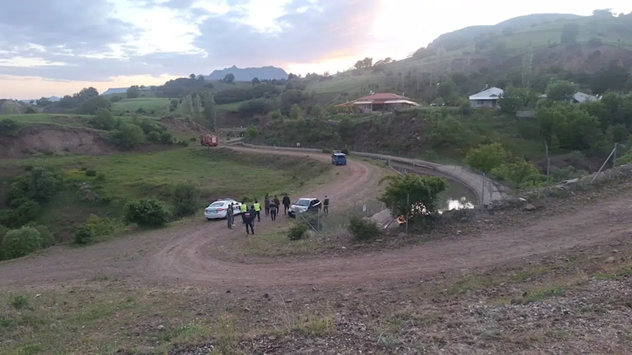 Giresun'da otomobil, HES kanalına düştü; 1 imam kurtarıldı, 1'i imam 2 kişi kayıp