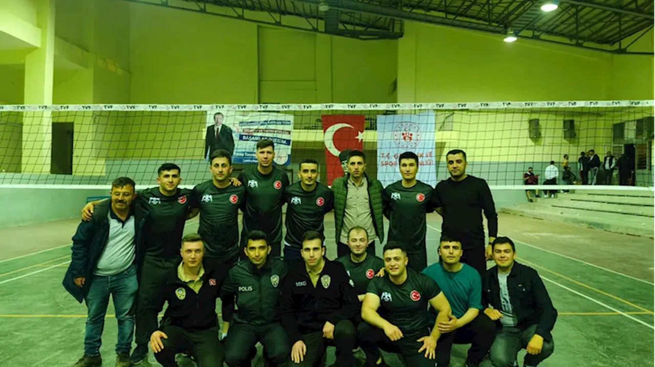 Oğuzlar'da voleybol turnuvası düzenlendi