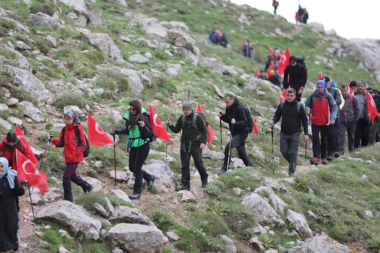 Niğde'de Türkiye'nin Gücü Gençliği tırmanışı