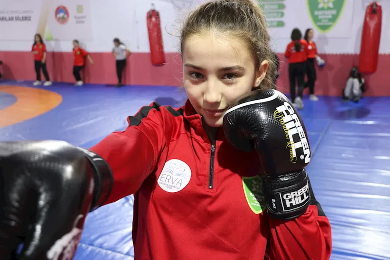 13 yaşındaki İkra, 4 ay önce başladığı boksla astıma meydan okuyor