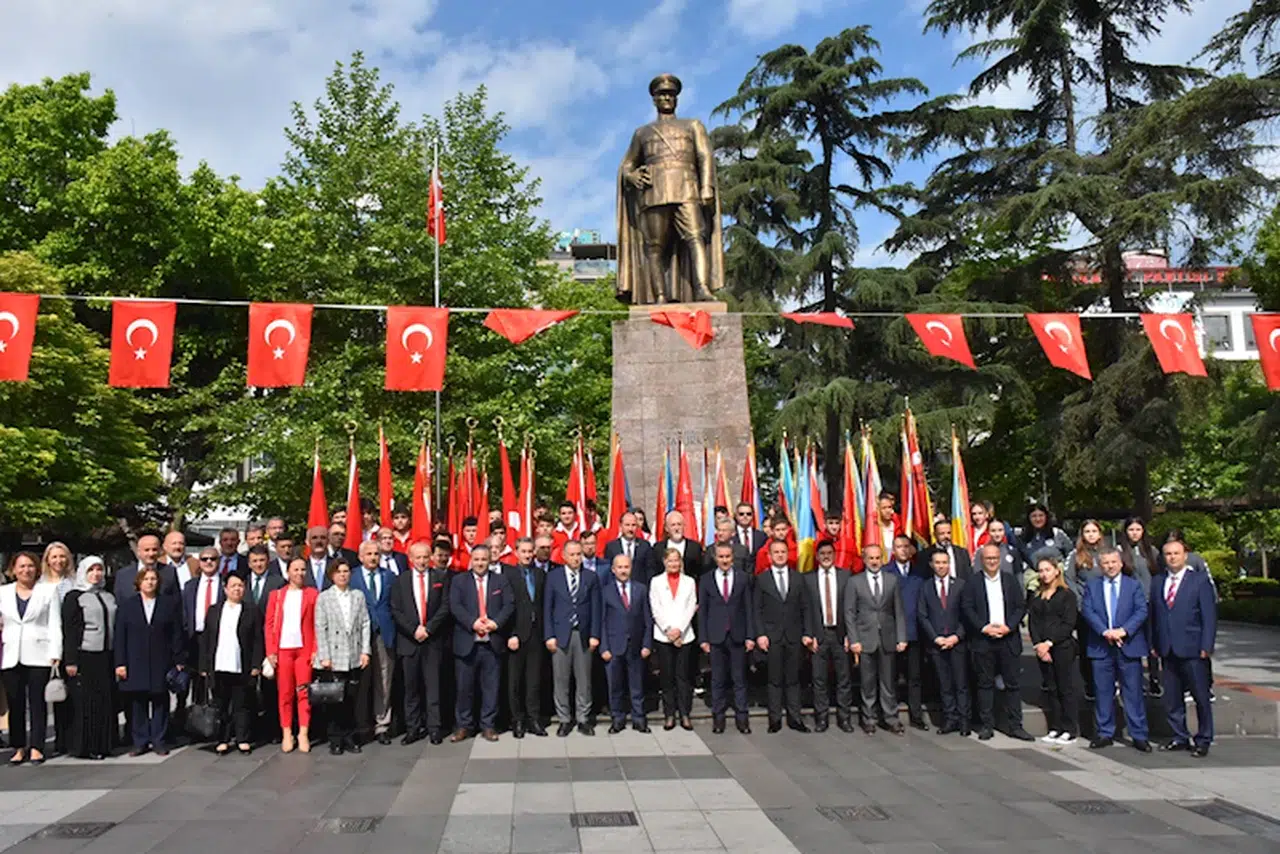 Trabzon ve çevre illerde 19 Mayıs Atatürk'ü Anma, Gençlik ve Spor Bayramı kutlanıyor