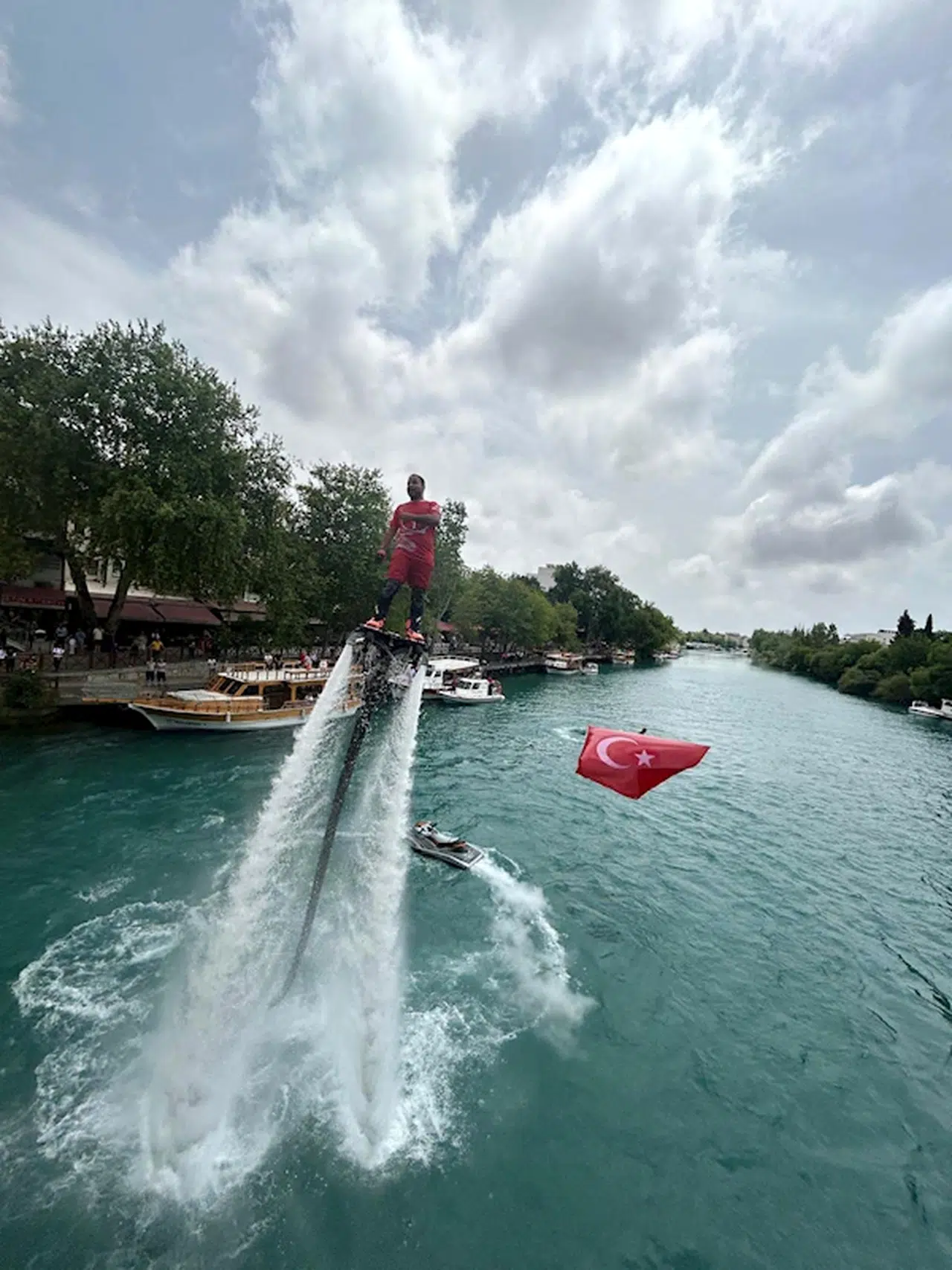 Manavgat Irmağı'nda su gösterisi