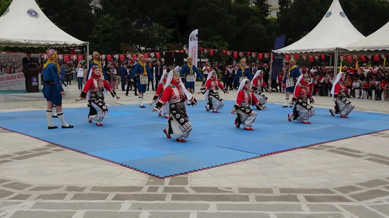 Bursa'da coşkulu 19 mayıs kutlaması 