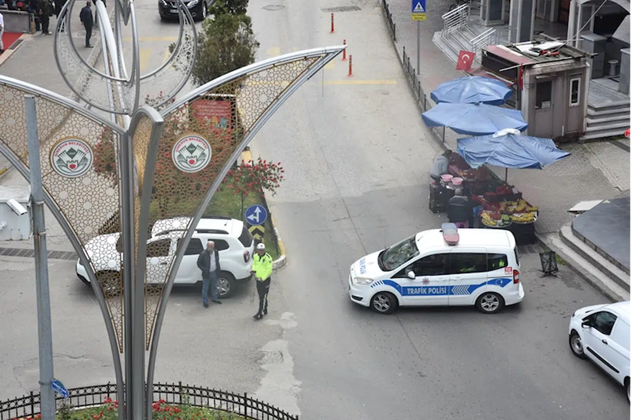 Giresun'da şüpheli çantadan kıyafet çıktı