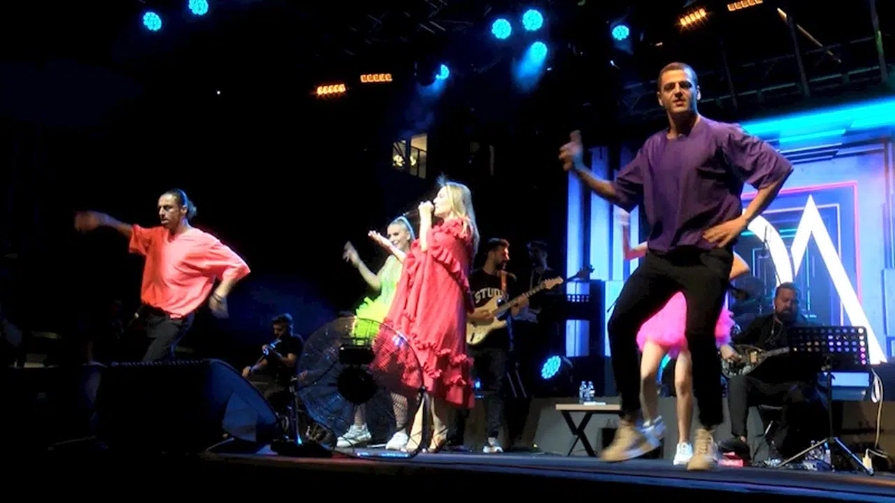 Bursa'da '19 Mayıs' coşkusunda Demet Akalın konseri 