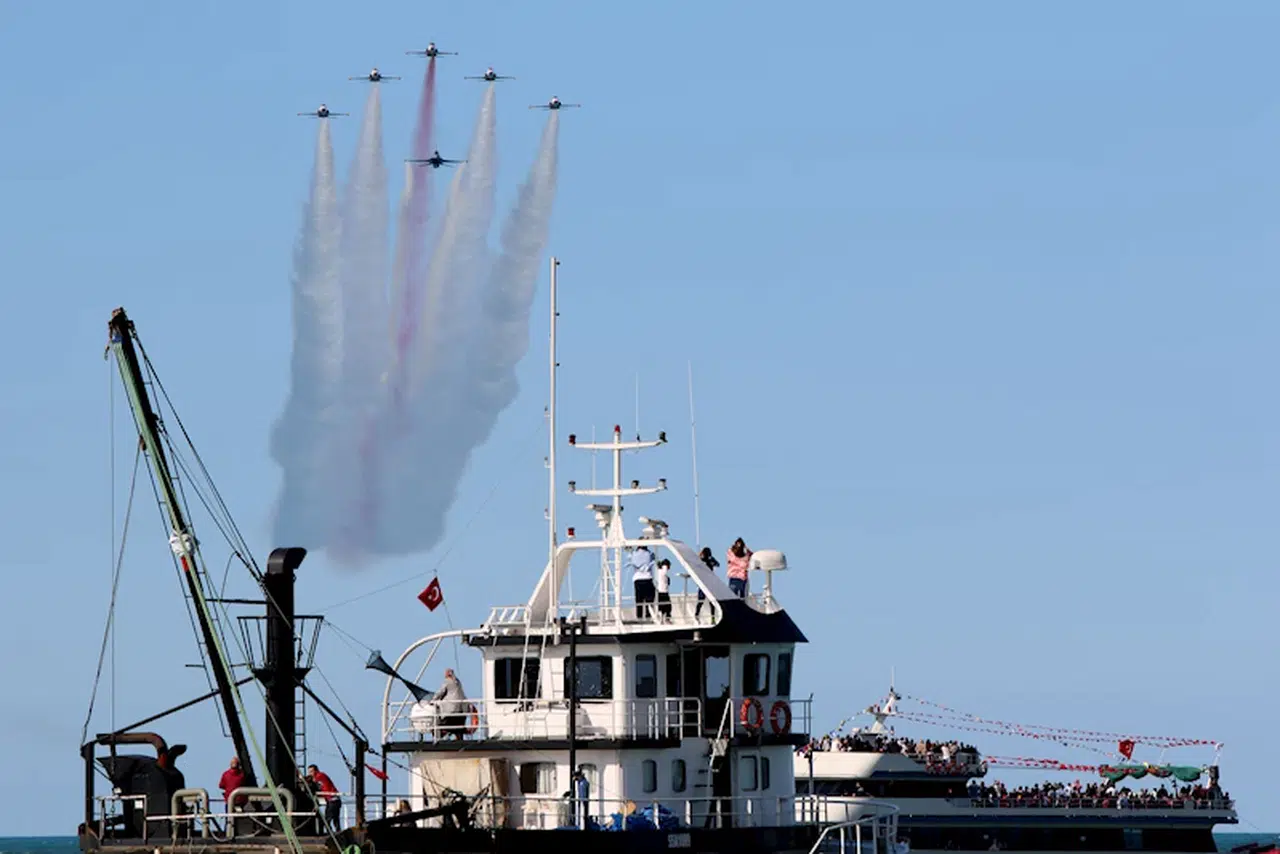 Samsun'da Türk Yıldızları, SoloTürk ve HÜRJET'in gösterisi nefes kesti