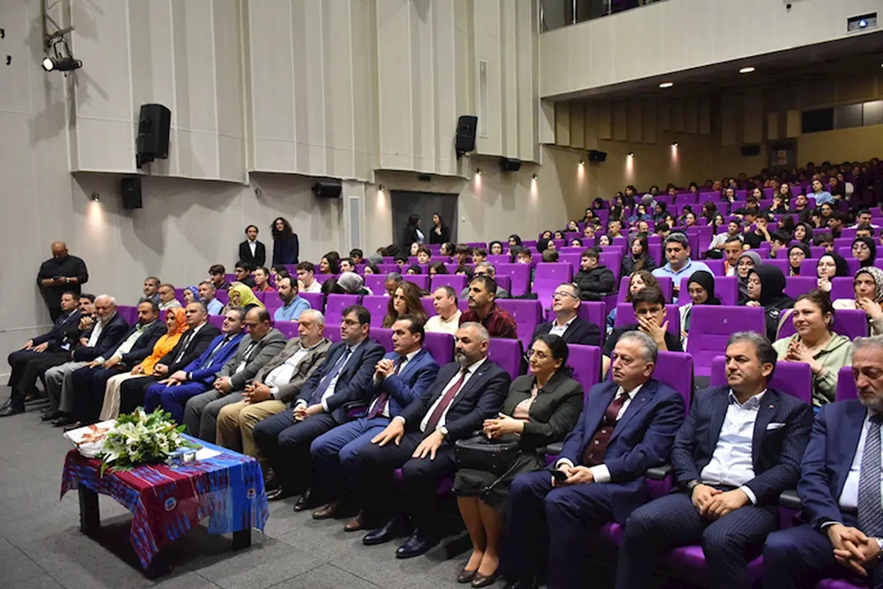 Trabzon'da liselerarası münazara ve deneme yarışması tamamlandı
