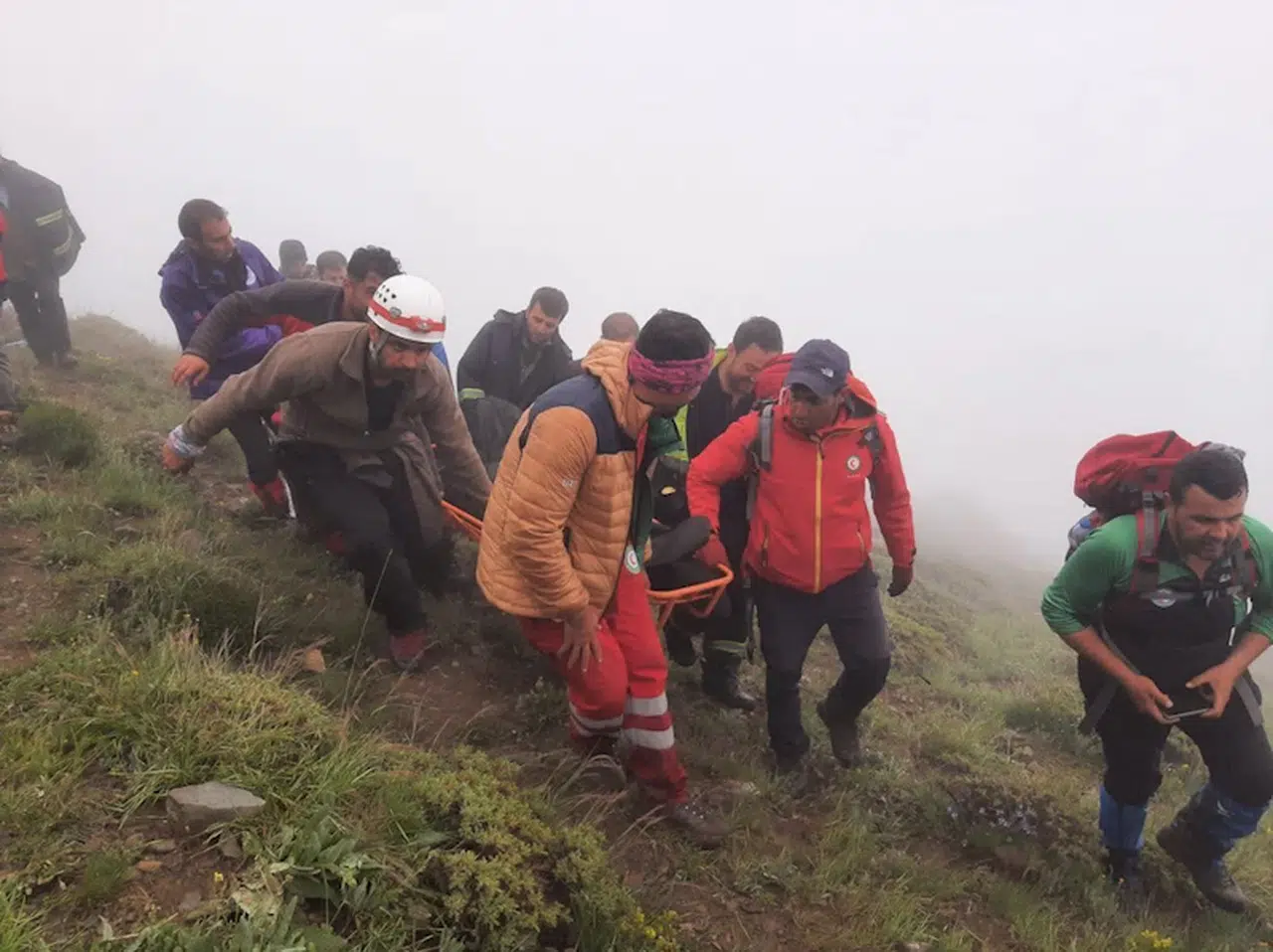 İran Kızılayı, kaza yerinden görseller paylaştı