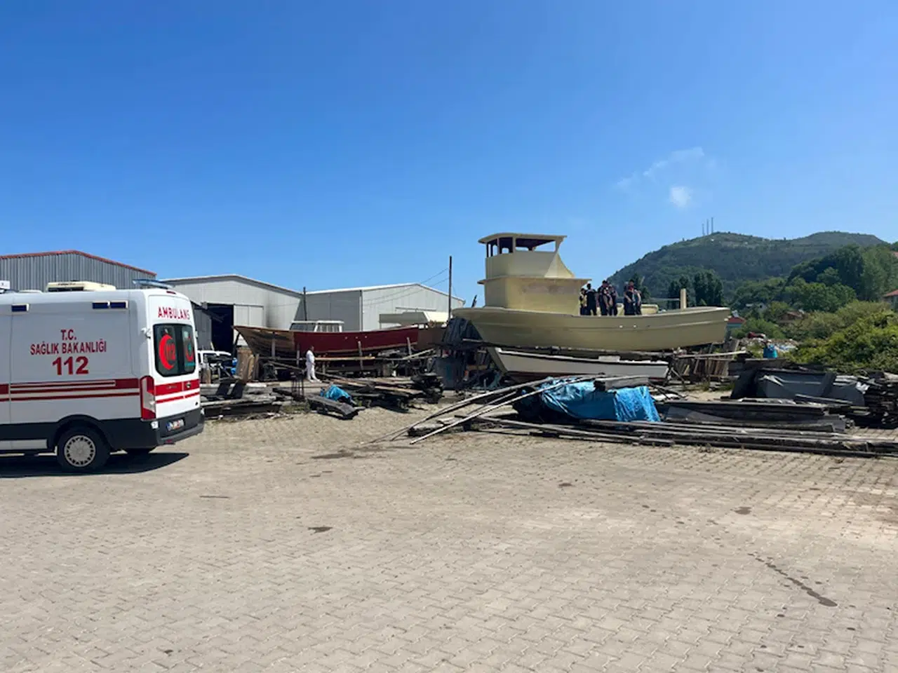 Bartın'da teknede ateş yakan 2 kişi dumandan zehirlenerek hayatını kaybetti