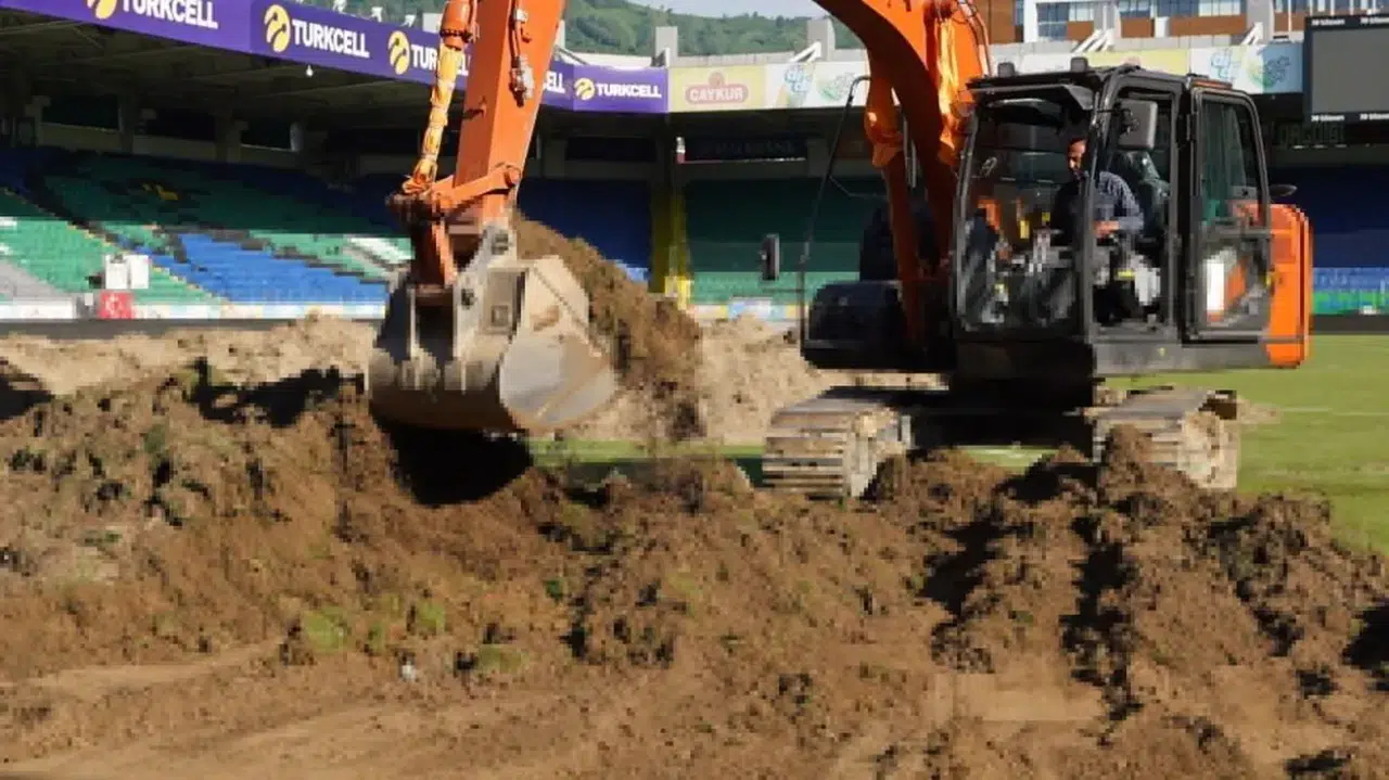 Çaykur Didi Stadı'nın zemini yenileniyor