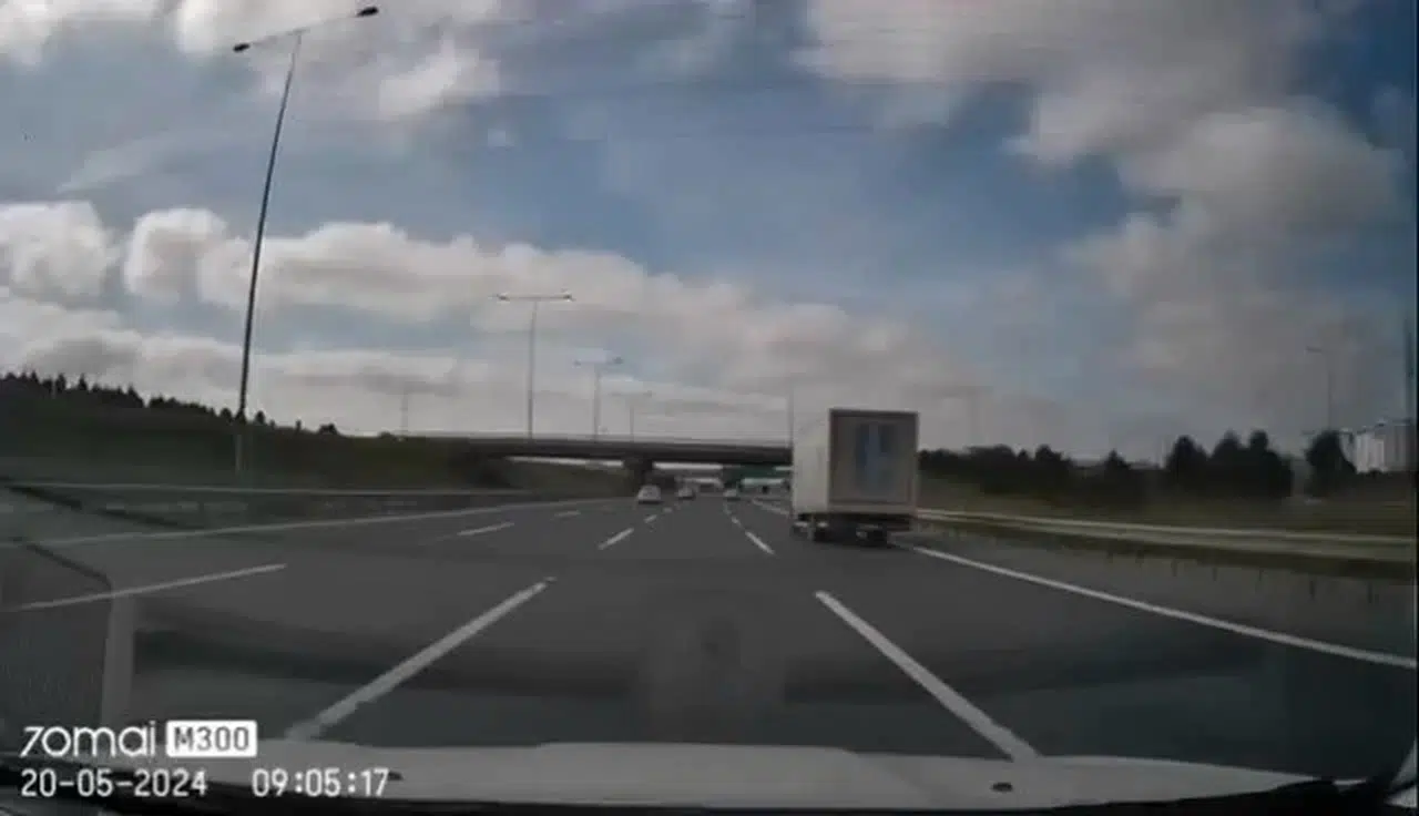 İstanbul-Kuzey Marmara Otoyolu'nda yaşanan kaza kameraya yansıdı 