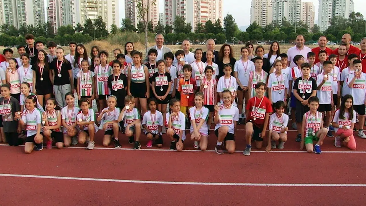 Karşıyaka'da 19 Mayıs yarışı