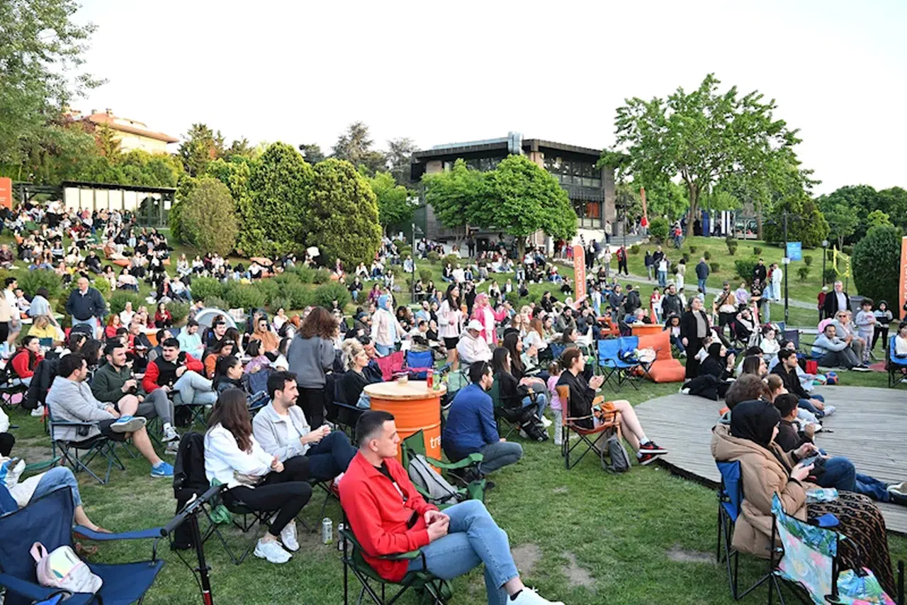 Filenin Sultanları'nı dev ekranda 10 bin kişi izledi