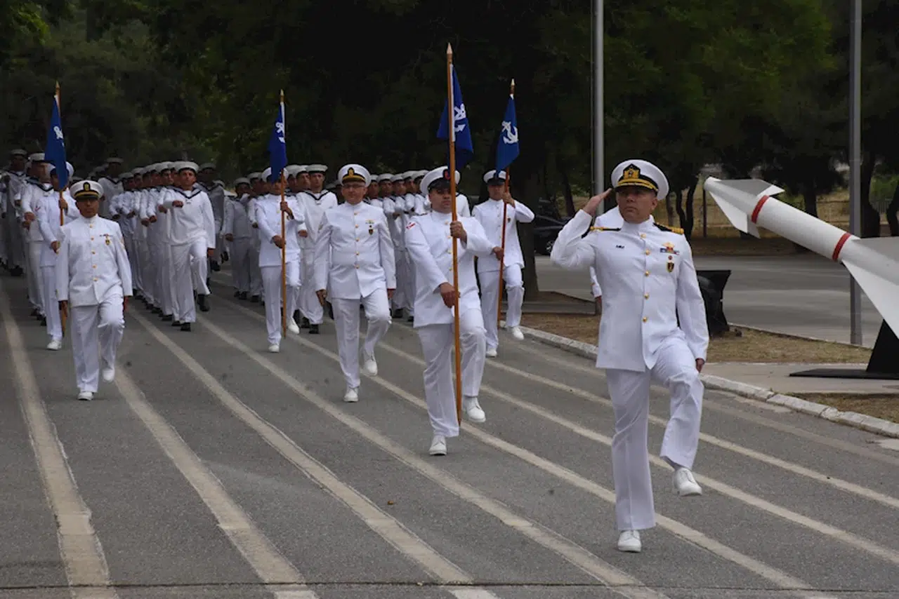 İzmir'de eğitimlerini tamamlayan sözleşmeli erler yemin ederek görevlerine başladı 