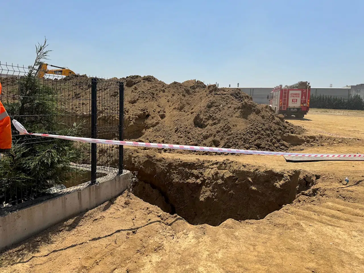 İstanbul- Tuzla'da inşaat alanında 3 işçi göçük altında kaldı