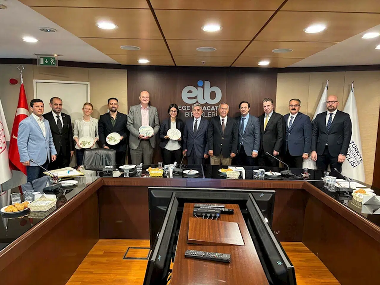 Birleşik Krallık İş ve Ticaret Bakanlığı heyetinden Egeli ihracatçılara STA ziyareti