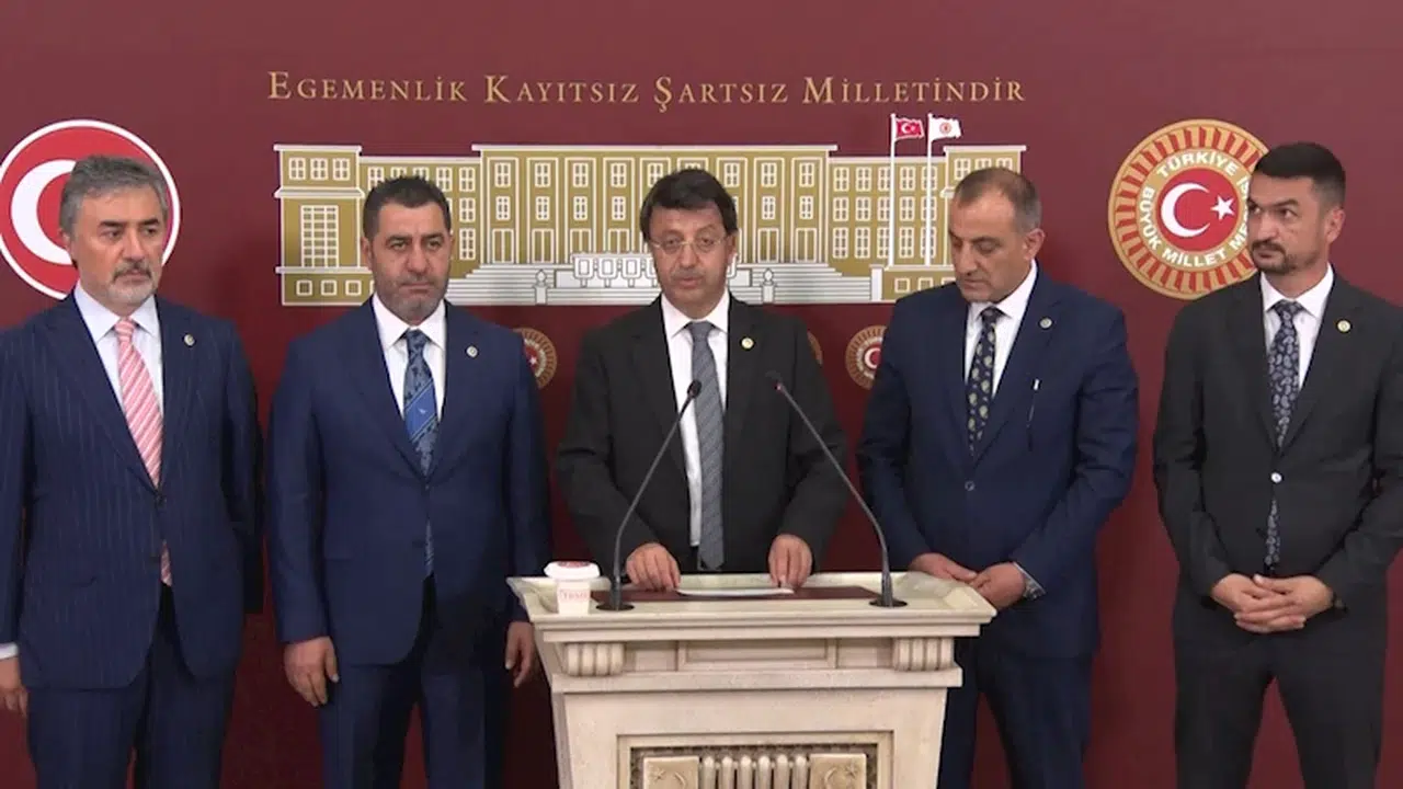 AK Parti'li Türkmenoğlu: Yarın saat 14.30'da İran Büyükelçiliği'ni ziyaret edeceğiz