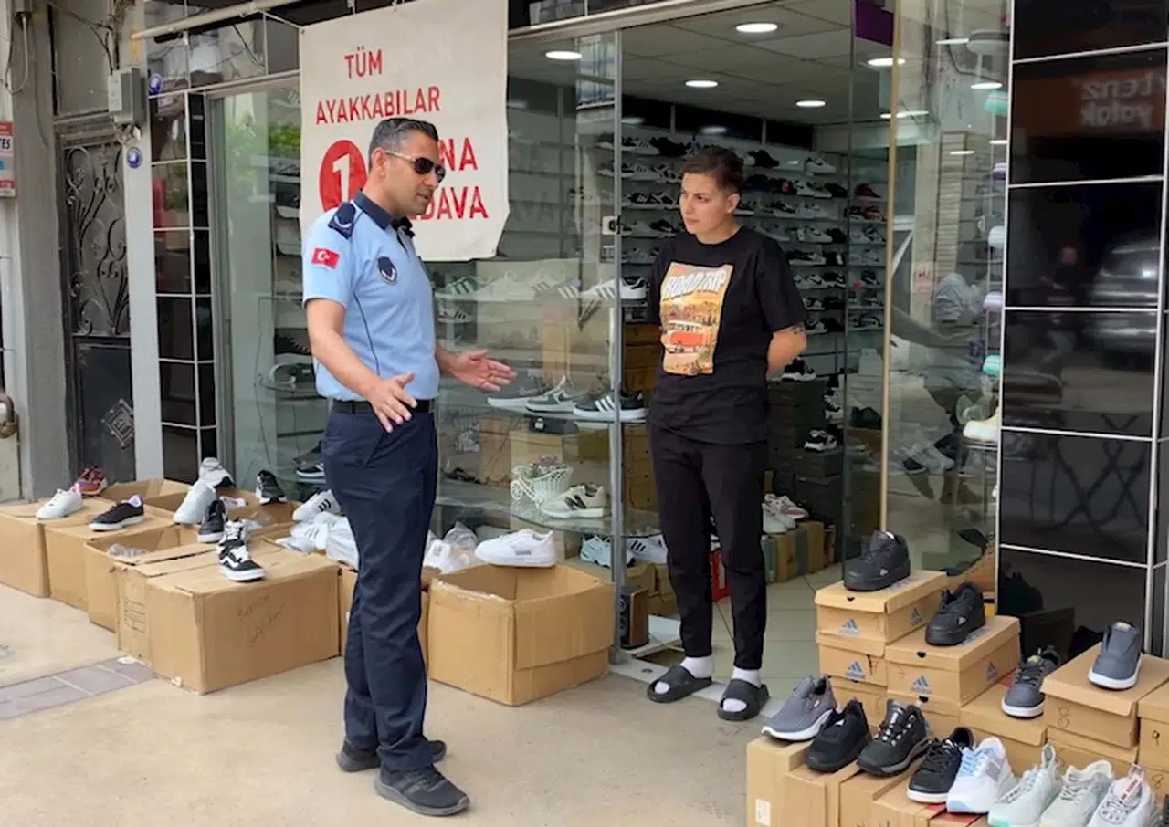 Bayraklı'da kaldırım işgallerine denetim