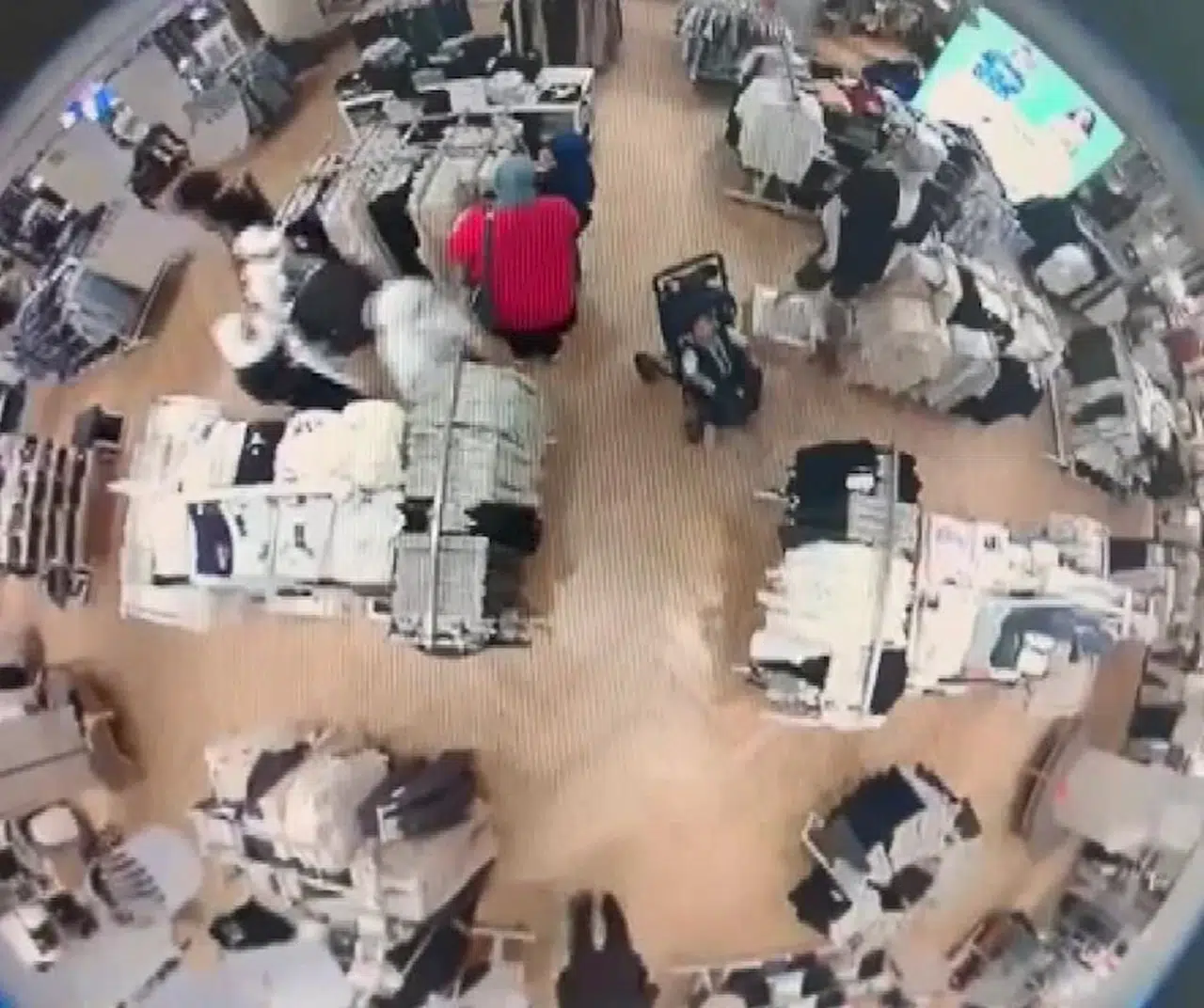 İstanbul - AVM'lerde hırsızlık yapan yaşı küçük 3 şüpheli yakalandı 