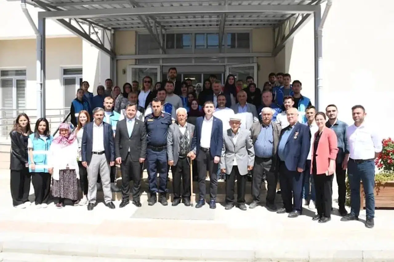 Alaçam'da üniversiteli gençler şehit yakınlarıyla kahvaltıda buluştu