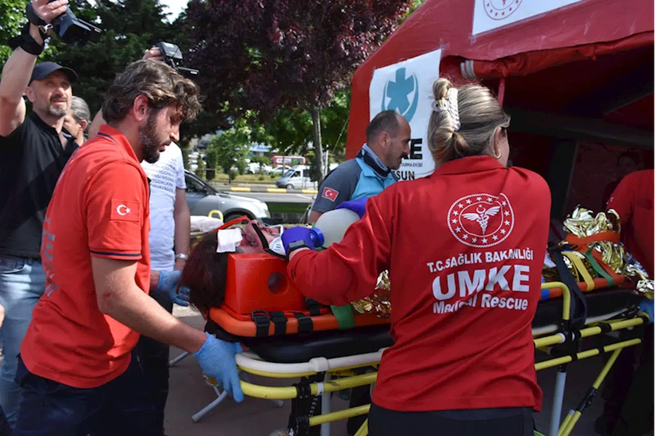 Trabzon'daki UMKE tatbikatında selden etkilenen yaralılara müdahale edildi 