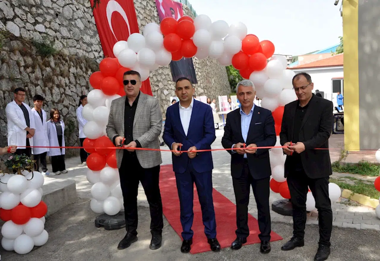 Eğirdir'de Bilim Fuarı açıldı